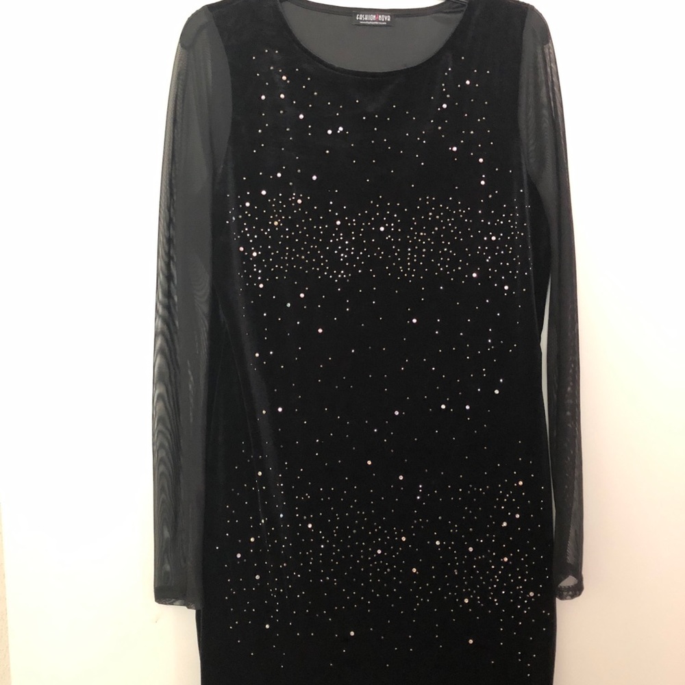Black and silver scoop-neck long-sleeved dress